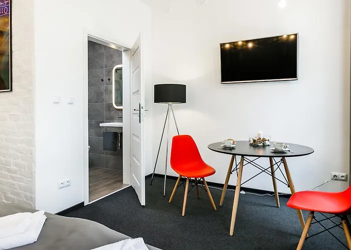 Happy كراكوفيا